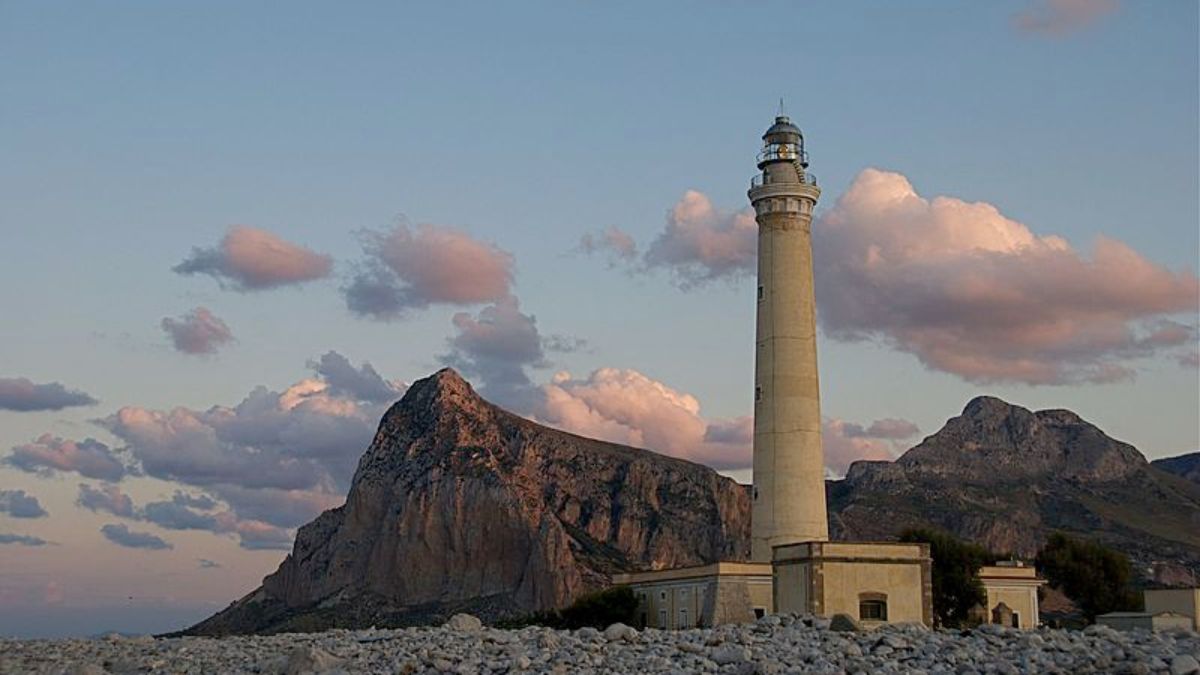 Faro di San Vito Lo Capo: storia, tramonto e itinerario romantico